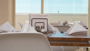 Se sirven desayunos, comidas, cenas y cocina internacional 