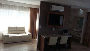 Coffres-forts dans les chambres, bureau, fer et planche à repasser