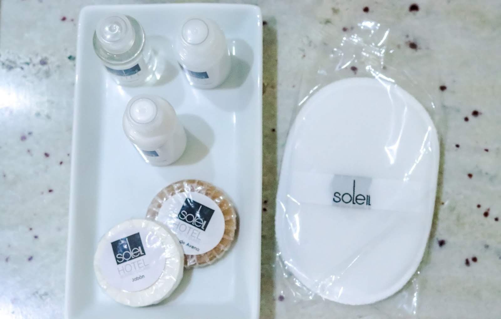 junior suite, 1 queen bed | bathroom | shower, free toiletries, towels