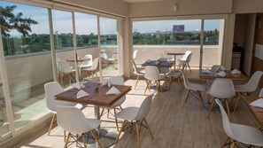 Se sirven desayunos, comidas, cenas y cocina internacional 