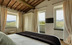 Egyptian cotton sheets, premium bedding, down comforters, in-room safe - Villa Le Calvane (Montespertoli)