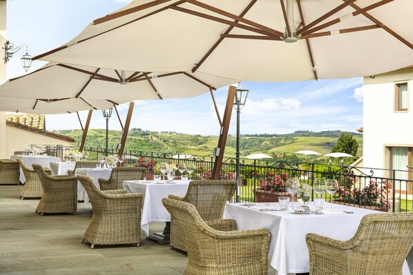 Lunch and dinner served, local and international cuisine - Villa Le Calvane (Montespertoli)