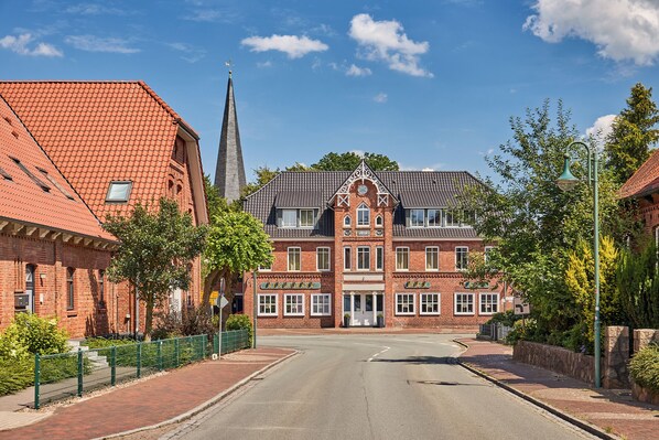 Front of property - Hotel Hollenstedter Hof (Hollenstedt)