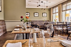 Breakfast, lunch, dinner served; Mediterranean cuisine 