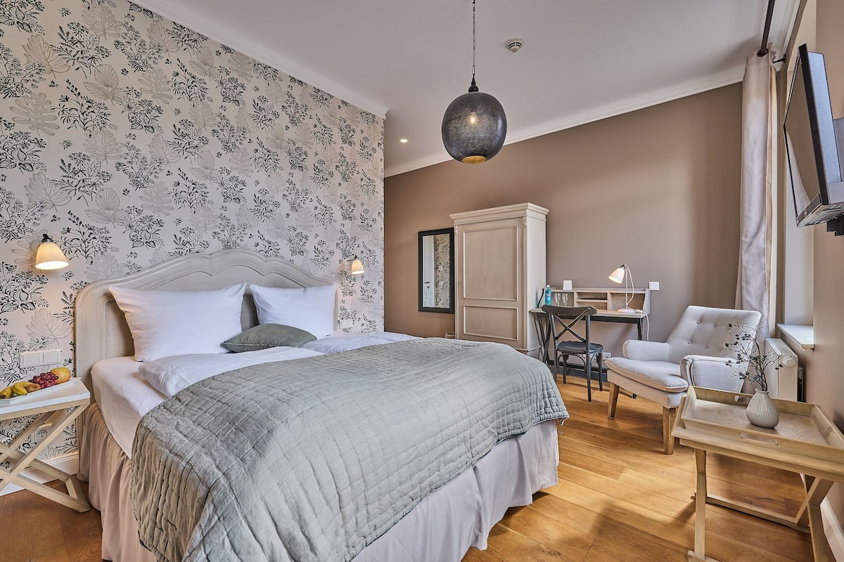 Deluxe-Doppelzimmer, 1 Schlafzimmer | Hochwertige Bettwaren, Schreibtisch, Zustellbetten, kostenloses WLAN