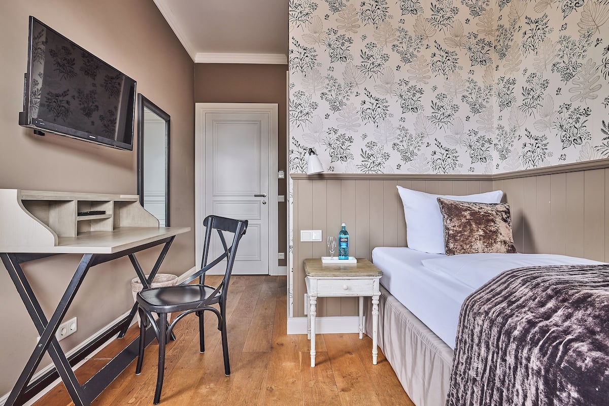 Deluxe-Einzelzimmer, 1 Schlafzimmer | Hochwertige Bettwaren, Schreibtisch, Zustellbetten, kostenloses WLAN