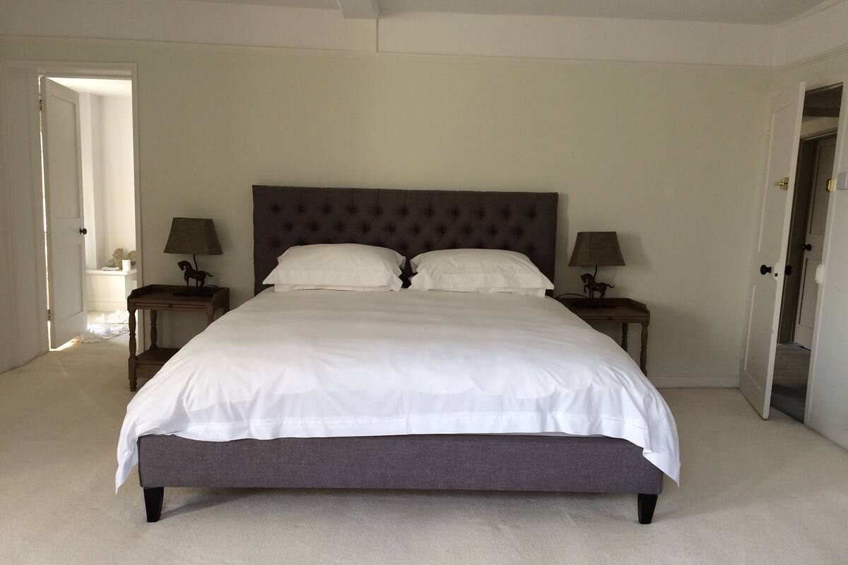 Luxury Double Room, 1 King Bed, Garden View (Emperor) | Premium bedding, desk, free cots/infant beds, free WiFi