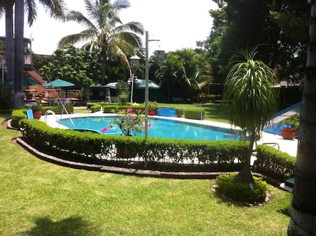 Outdoor pool, pool umbrellas, sun loungers