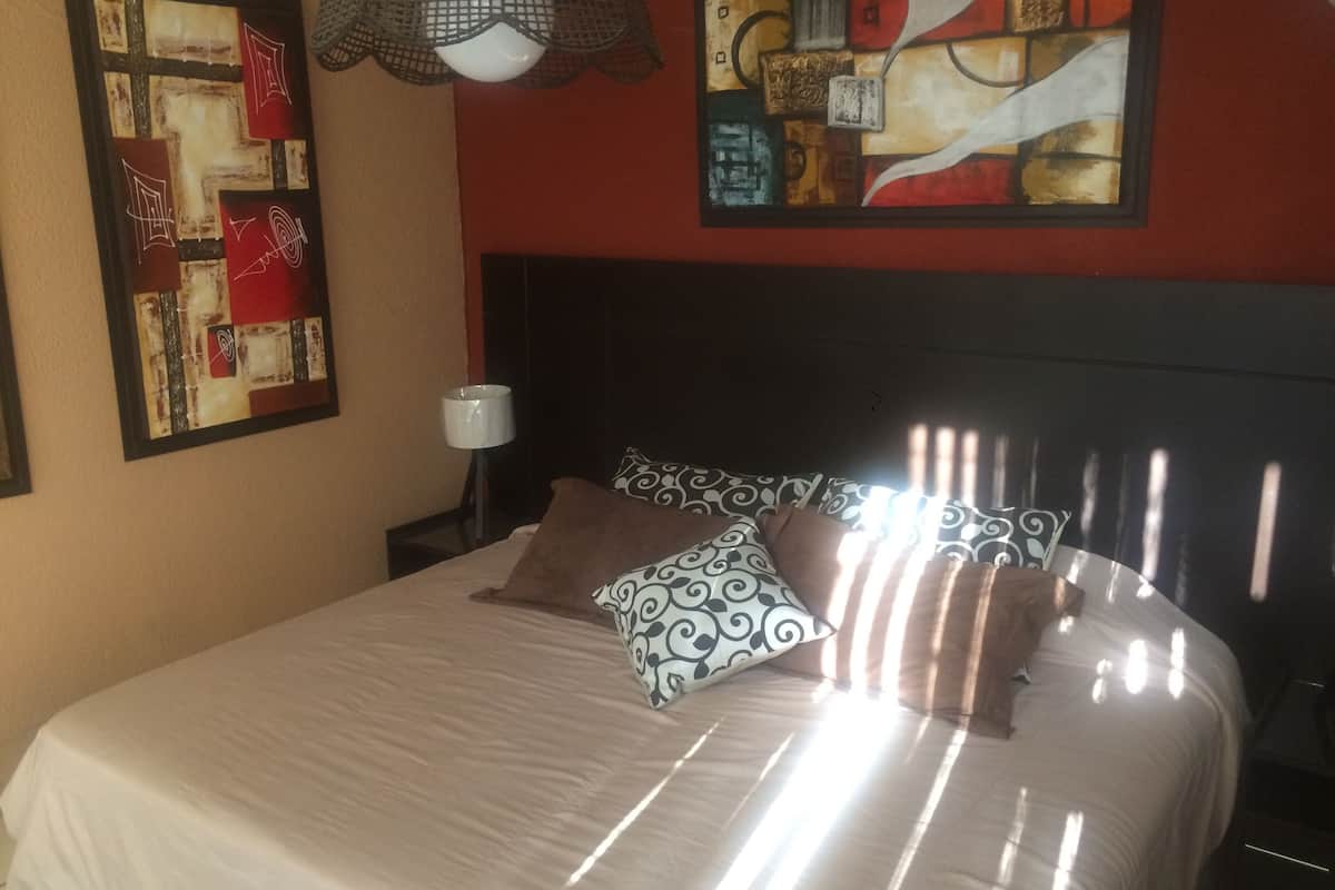 Double Room, 1 King Bed, Refrigerator, Ground Floor | Minibar, free WiFi, bed sheets