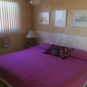 Exclusive Double Room, 1 King Bed, Private Bathroom, Tower | Minibar, free WiFi, bed sheets - Villa Paraiso (Emiliano Zapata)