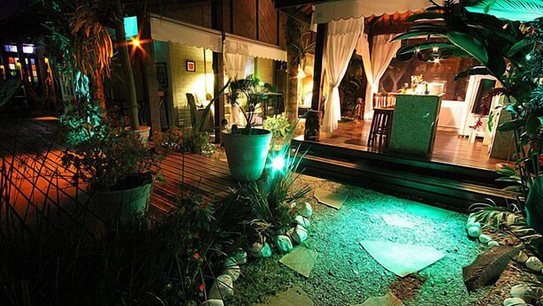 Outdoor pool, sun loungers - Pousada Solar das Margaridas (Paraty)