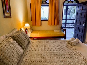 Triplo standard com varanda | Minibar, iron/ironing board, free WiFi, bed sheets - Pousada Chê Búzios (Búzios)