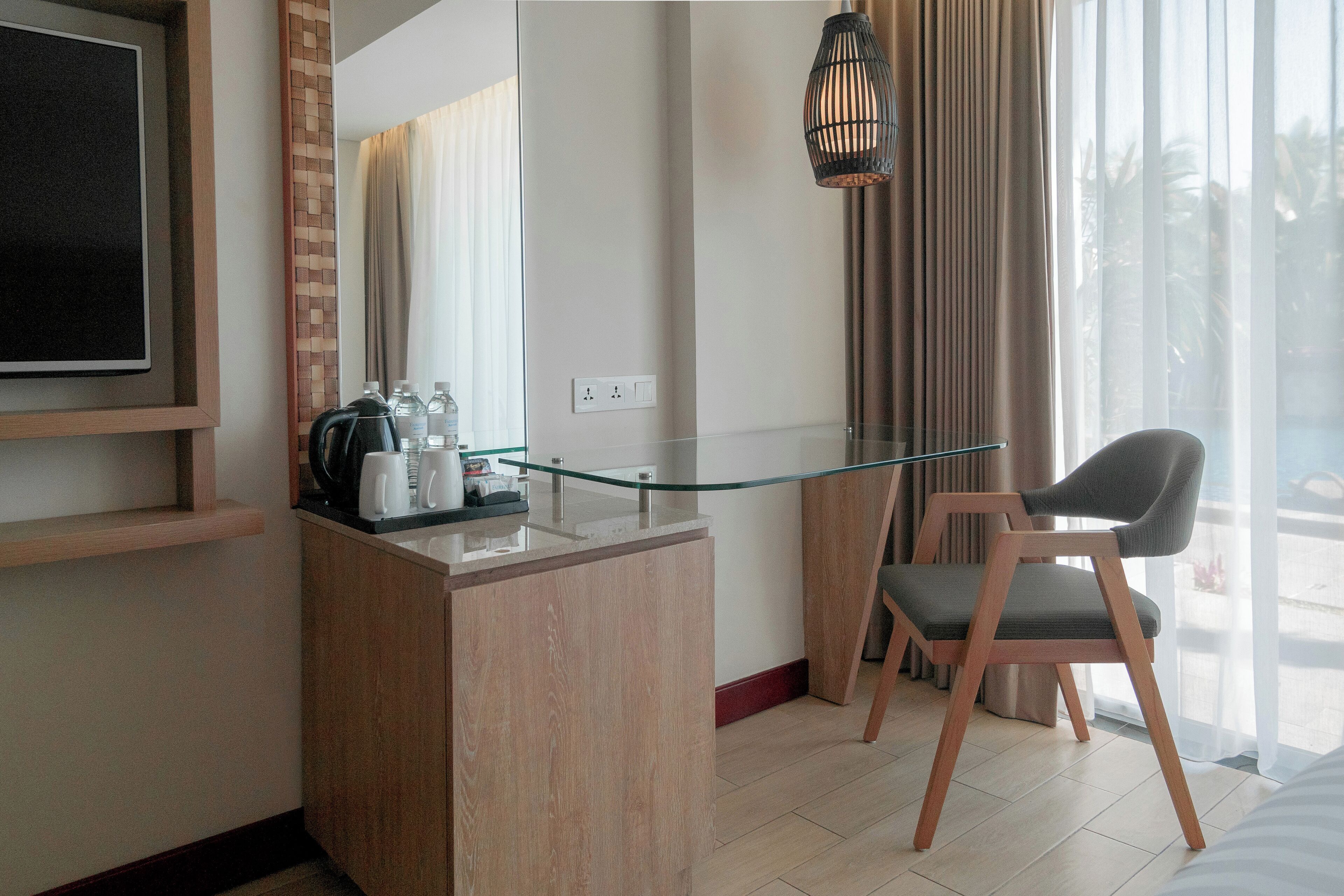 suite, 1 bedroom, non smoking, garden view | 1 bedroom, in-room safe, desk, laptop workspace