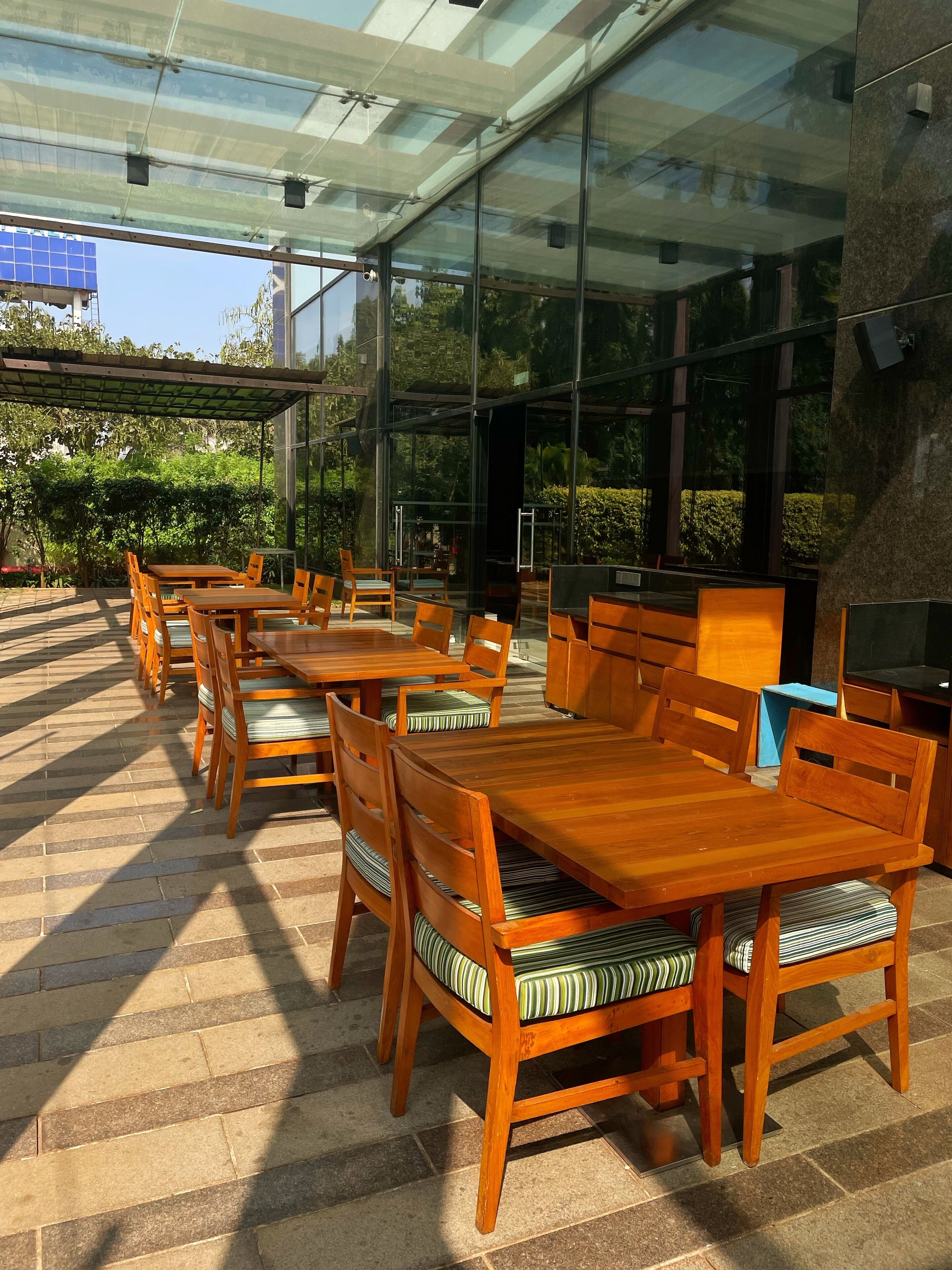 Breakfast and dinner served 