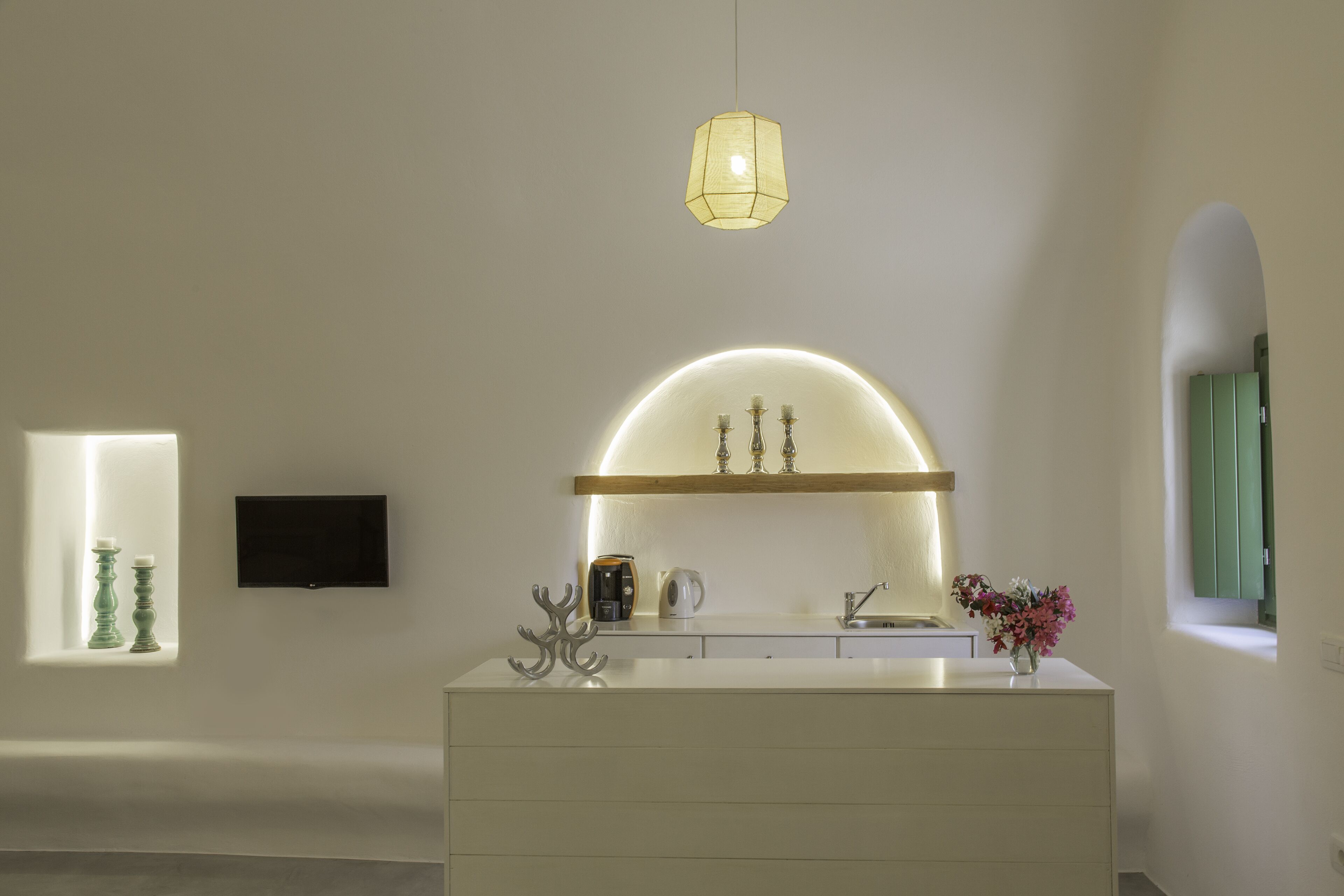 suite (canava) | private kitchenette | fridge, microwave, electric kettle, cookware/dishes/utensils