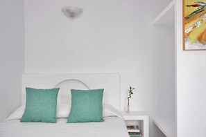 Studio (for 2) | Premium bedding, iron/ironing board, free WiFi - Ayoba Santorini (Santorini)