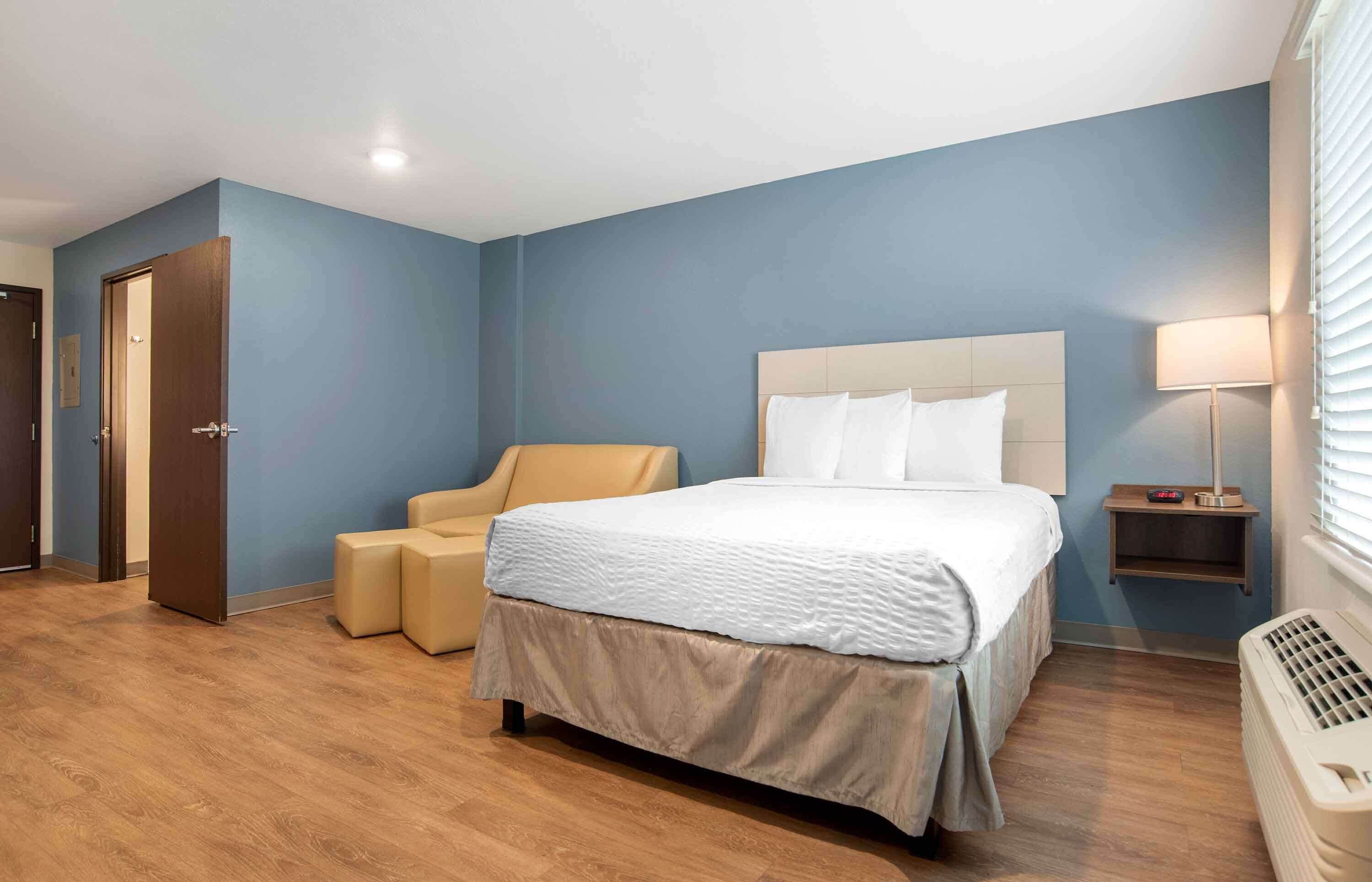 desk, laptop workspace, iron/ironing board, free wifi