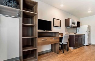 Desk, laptop workspace, iron/ironing board, free WiFi