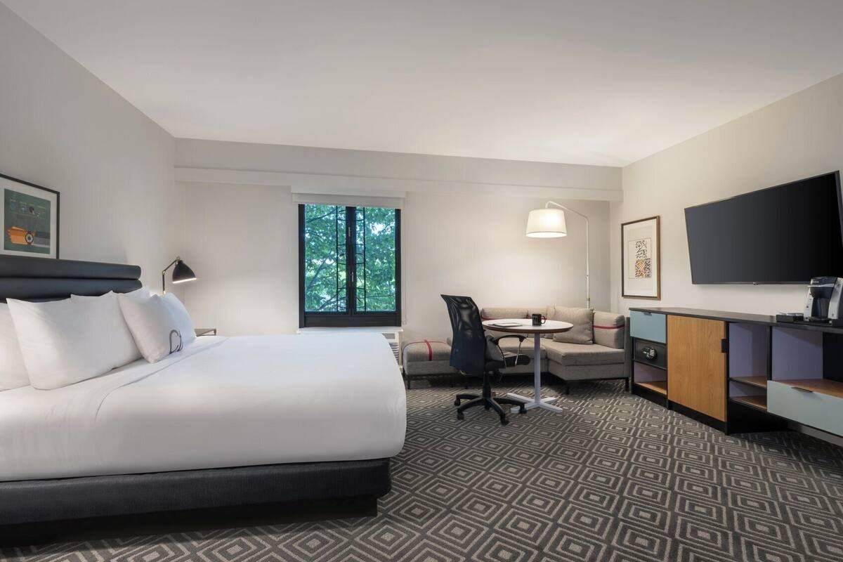 Premium bedding, pillowtop beds, in-room safe, desk