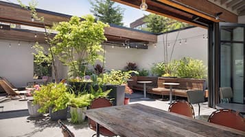 Daily full breakfast for a fee