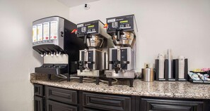 Free breakfast - SureStay Plus Hotel by Best Western Sacramento North (Sacramento)