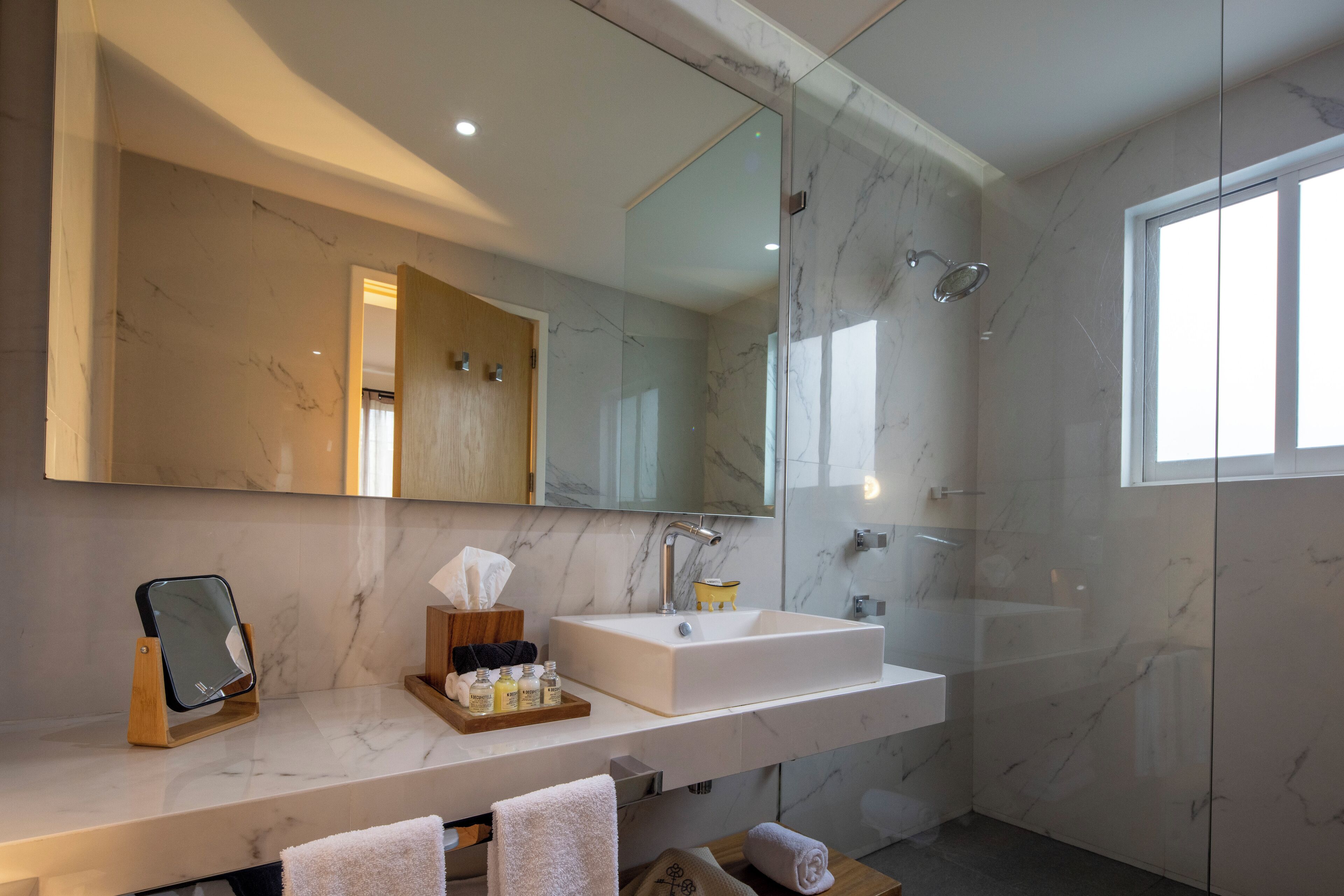 suite junior | bathroom | shower, rainfall showerhead, free toiletries, hair dryer