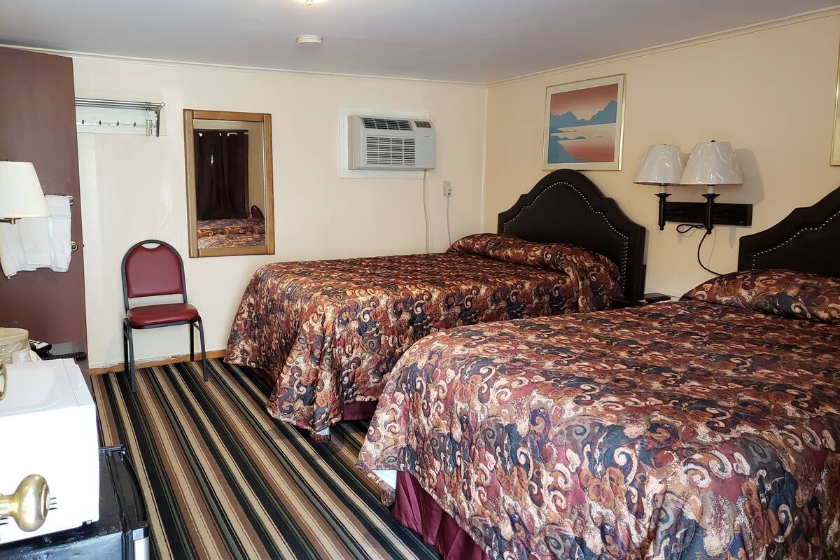 WiFi (free), bed sheets