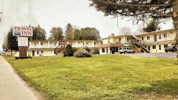 Pintu masuk properti