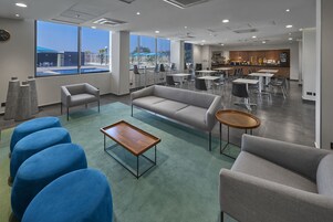 包含每日自助早餐