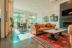 Coin salon dans le hall