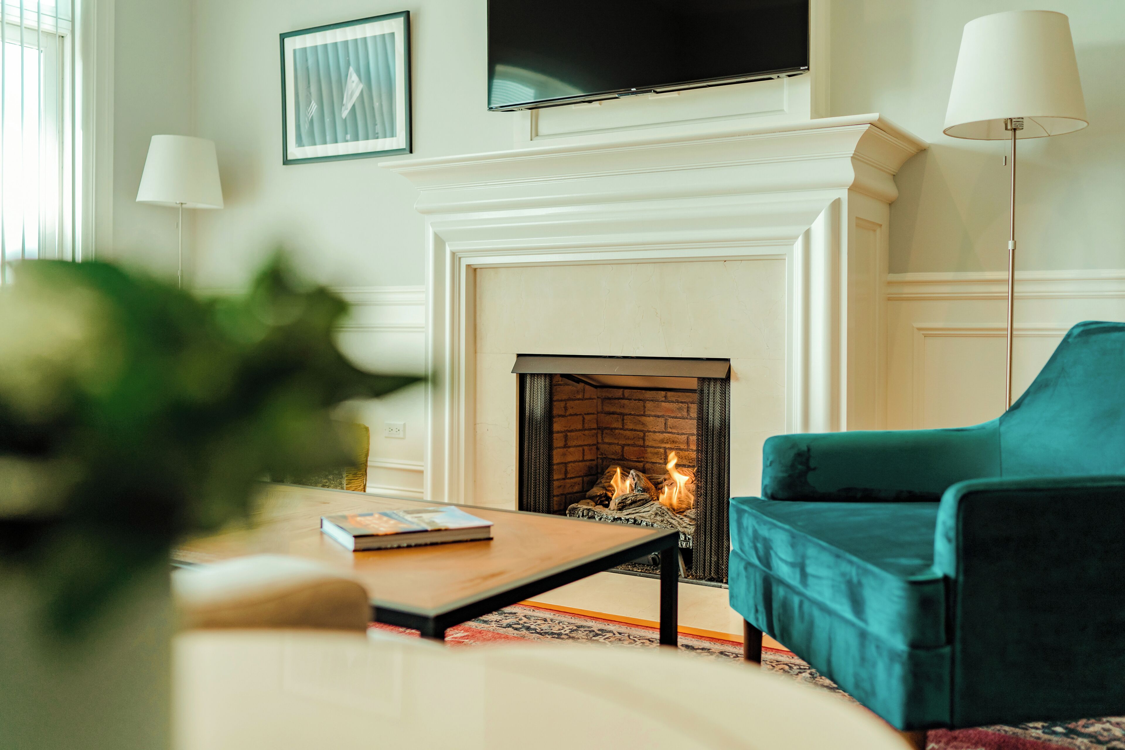 luxury suite, 3 bedrooms, kitchen | living area | flat-screen tv