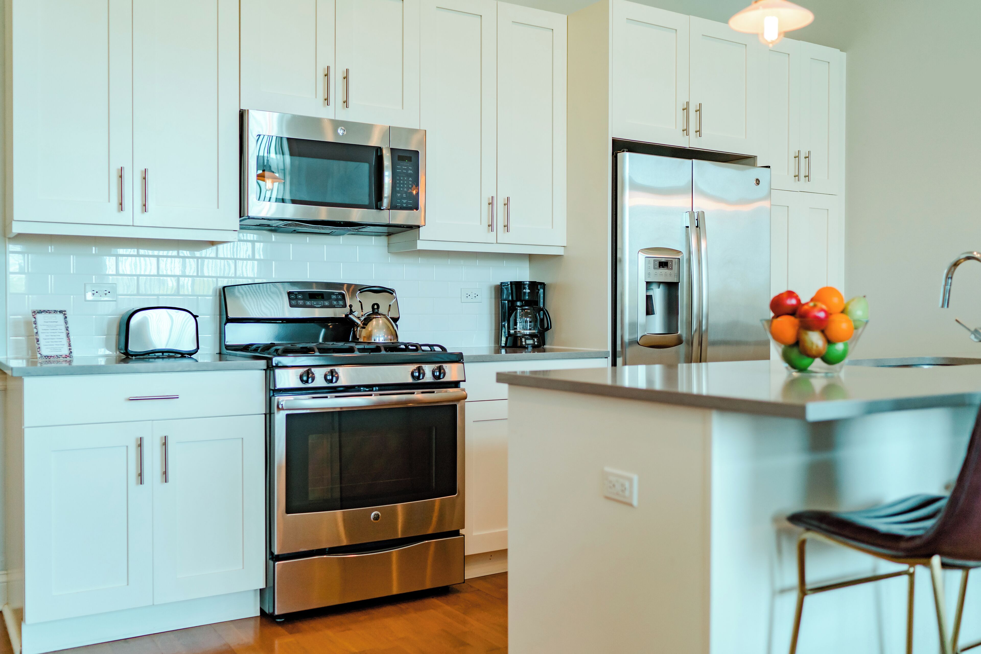 luxury suite, 2 bedrooms, 2 bathrooms | private kitchen | full-sized fridge, microwave, coffee/tea maker