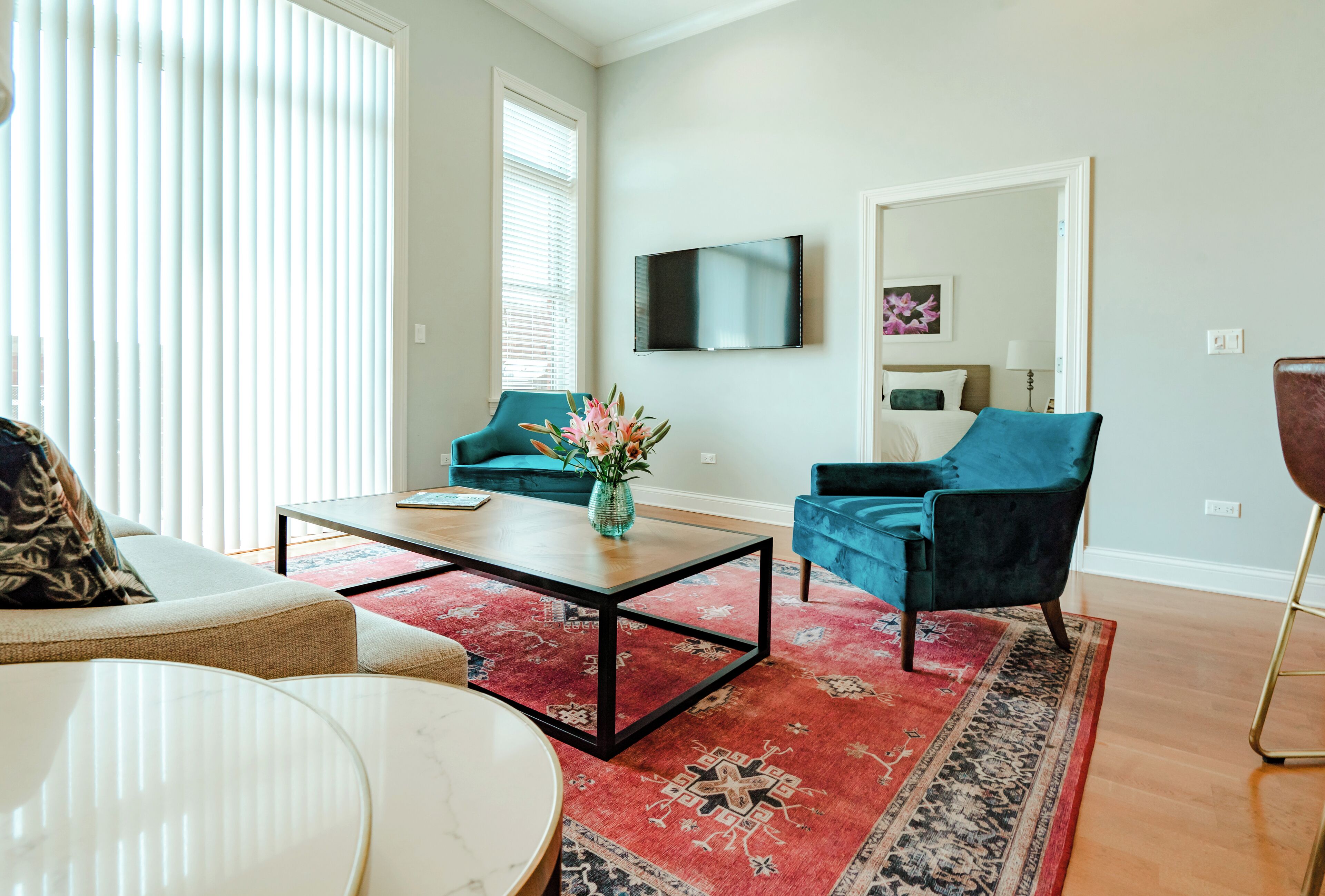 luxury suite, 2 bedrooms, 2 bathrooms | living area | flat-screen tv