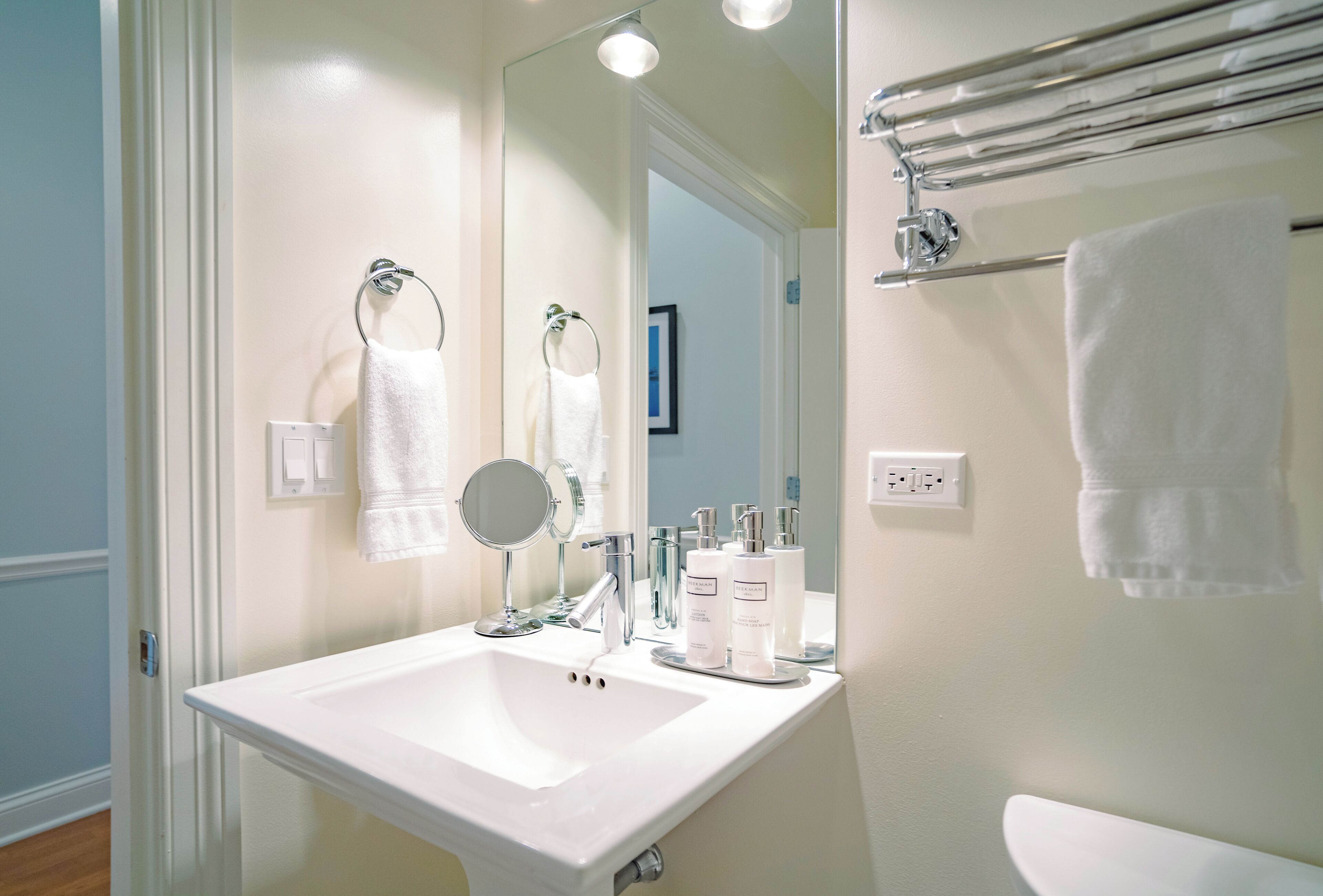luxury suite, 1 bedroom | bathroom | separate bathtub and shower, rainfall showerhead, free toiletries