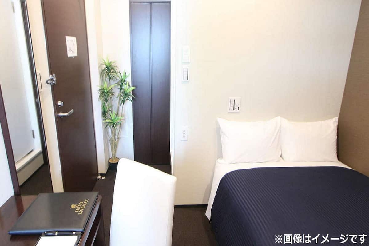 Ropa de cama de alta calidad, escritorio y cortinas blackout