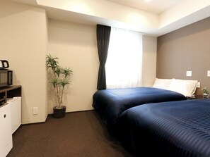 Premium bedding, desk, blackout curtains, bed sheets - Hotel LiVEMAX Kayabacho (Tokyo)