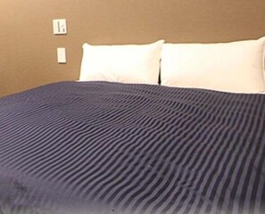 高級寢具、書桌、遮光窗簾/窗簾、床單
