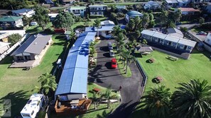 Aerial view - Raglan Palm Beach Motel (Raglan)
