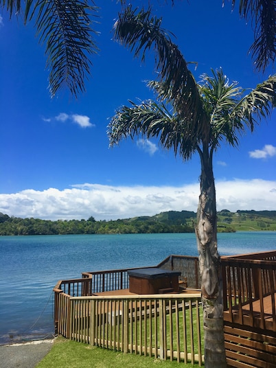 Raglan Palm Beach Motel