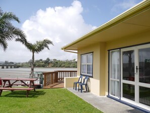 Apartment, 2 Bedrooms | Iron/ironing board, free WiFi, bed sheets - Raglan Palm Beach Motel (Raglan)