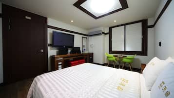 Body Chair | Premium bedding, desk, free WiFi