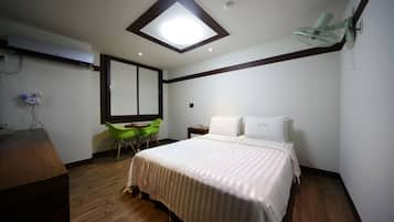 Body Chair | Premium bedding, desk, free WiFi