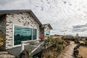 Fachada de la propiedad