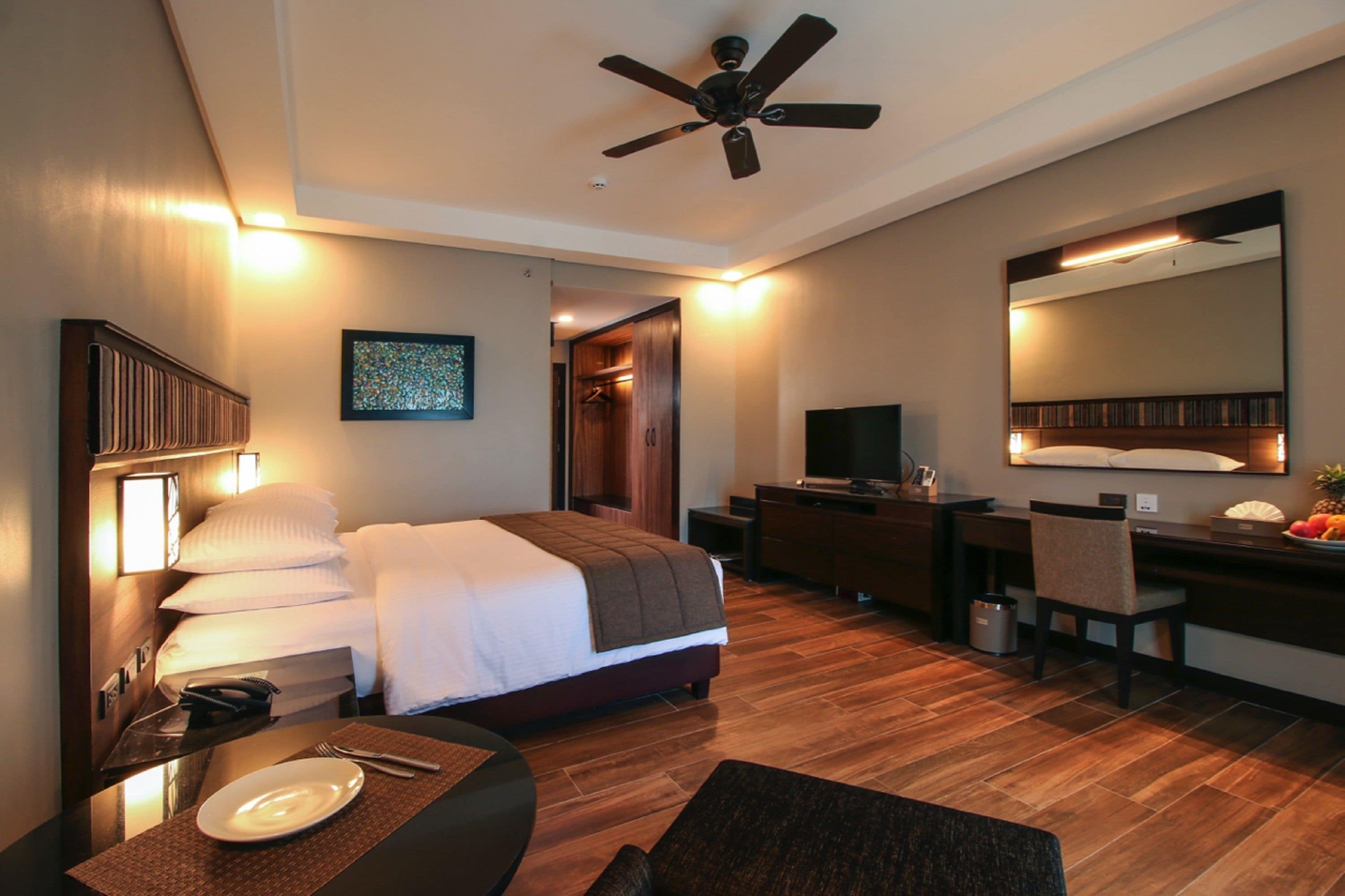 1 bedroom, in-room safe, desk, blackout curtains