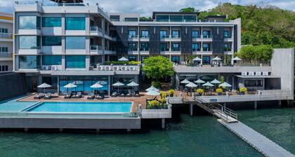 Two Seasons Coron Bayside Hotel