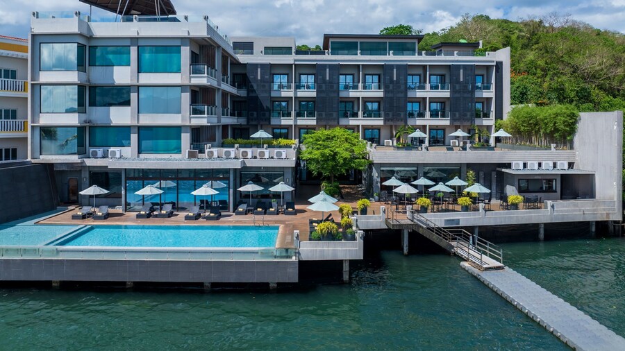 Two Seasons Coron Bayside Hotel