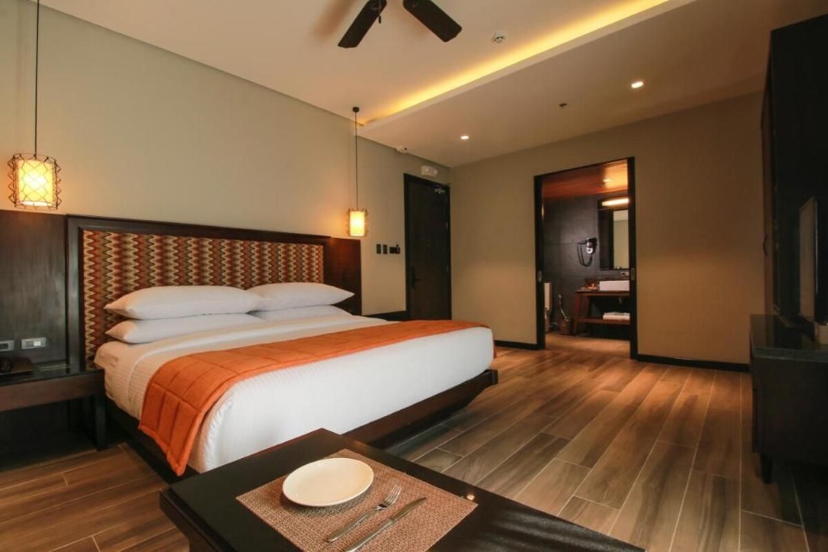In-room safe, desk, blackout drapes, WiFi (free)
