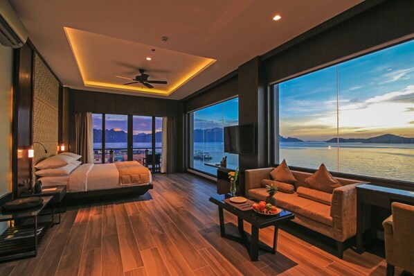 Panorama Suite | In-room safe, desk, blackout curtains, free WiFi - Two Seasons Coron Bayside Hotel (Coron)