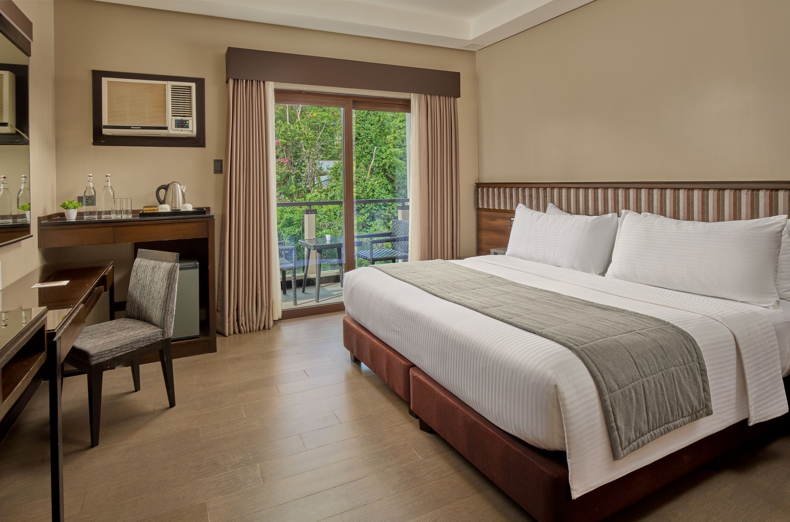 Camera Standard | Una cassaforte in camera, una scrivania, tende oscuranti, Wi-Fi gratuito