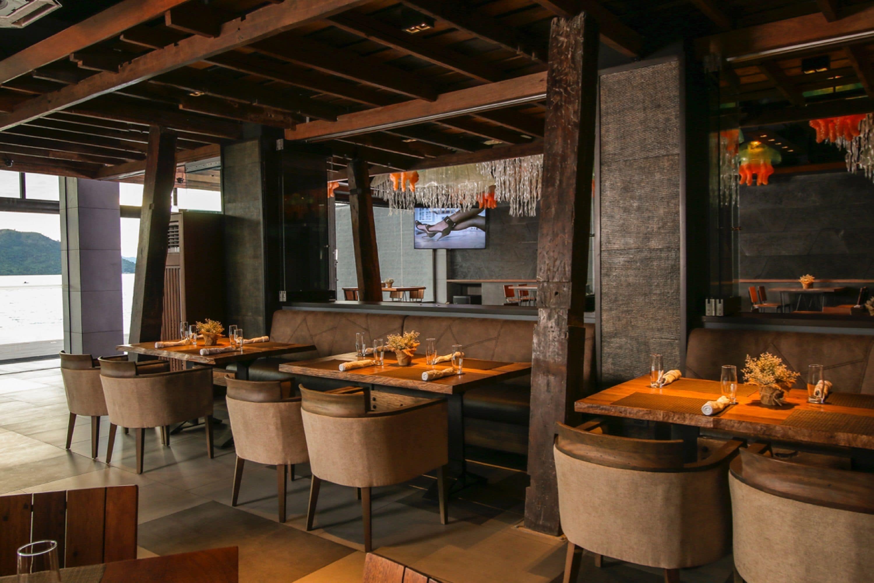 breakfast, lunch, dinner served; local and international cuisine